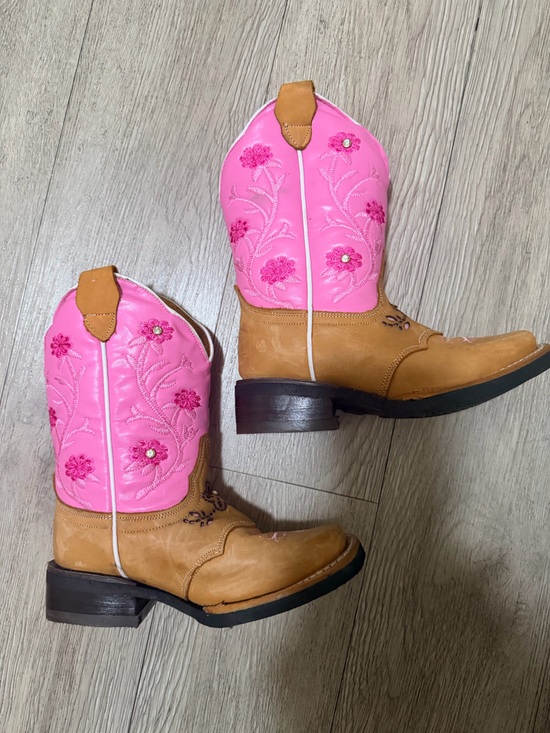 Made In Mexico Other - Girls Pink Embroidered Western Boots - Kids